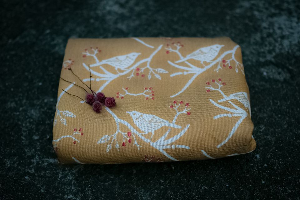 【値下げ】Woven Bliss　LADY BIRD beet　ベビーラップ Woven BlissLADY BIRD beetベビーラップ